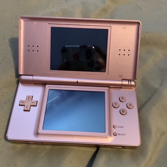 Nintendo ds lite (price is firm) - Picture 2 of 4